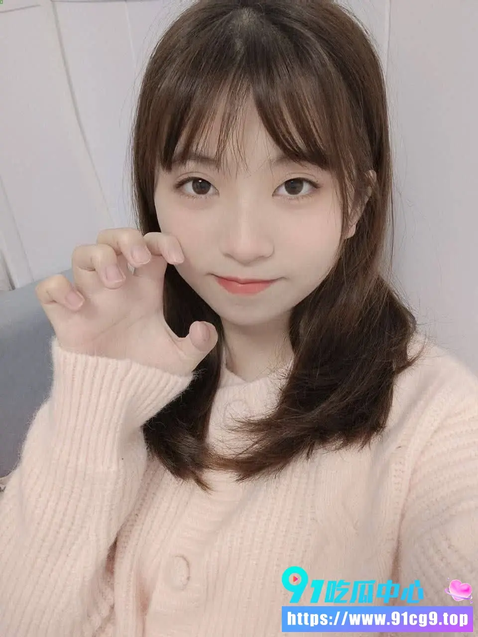 白嫩高颜值清纯大学生私下和老板车震被无套猛操内射 这身材又白又嫩极品到爆 真的太犯规了!3.webp