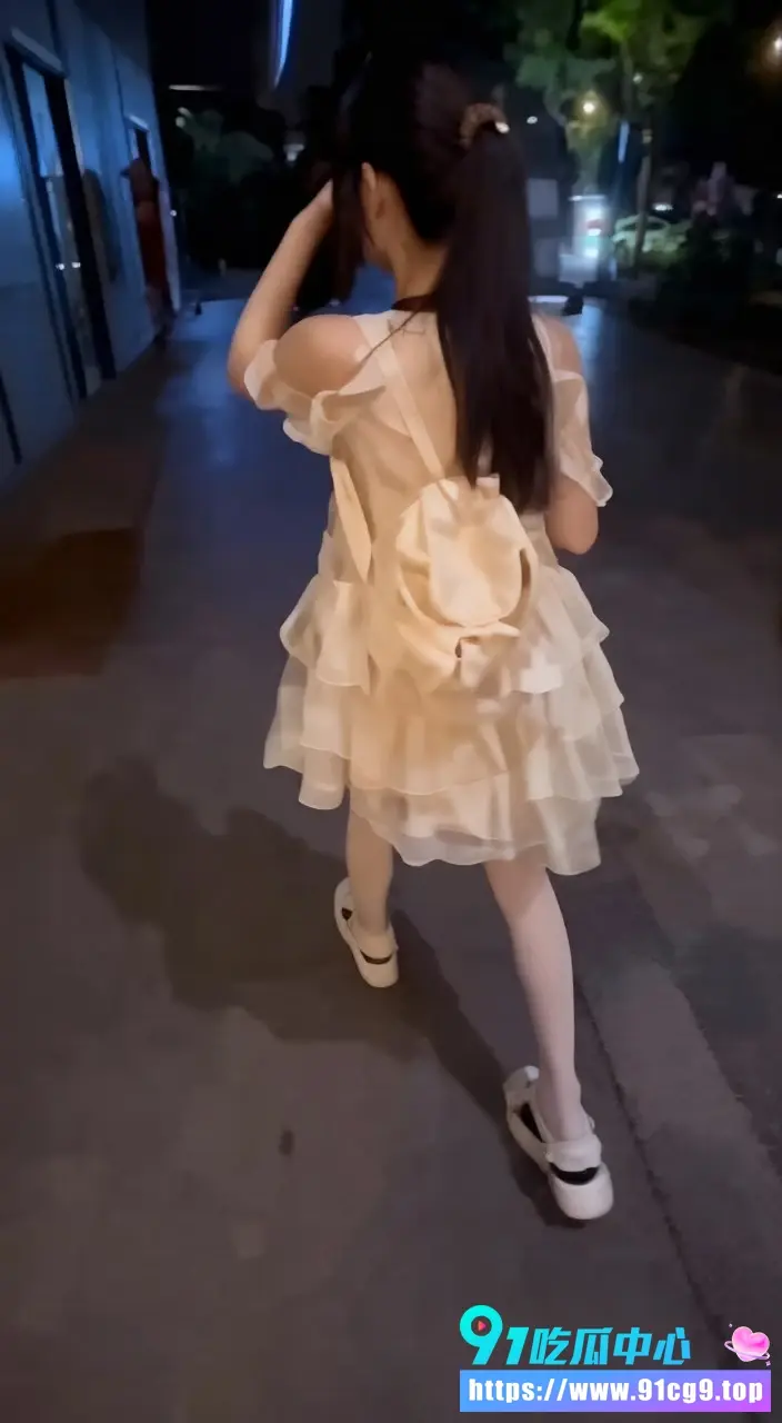 叛逆妹妹不想回家 想让哥哥带她去酒店放松 舌吻热吻后各种姿势疯狂爆操浪叫高潮 (1).webp