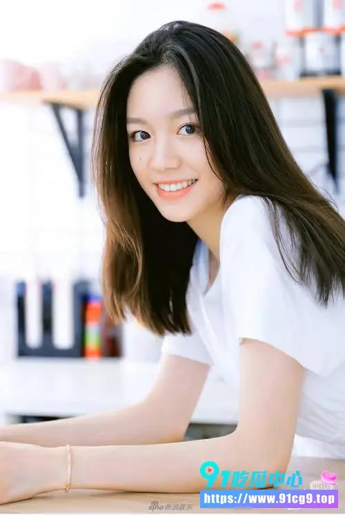 推特炸锅!王一博綦美合8年隐婚生子?高尔夫甜蜜街拍成“铁证”! (6).webp