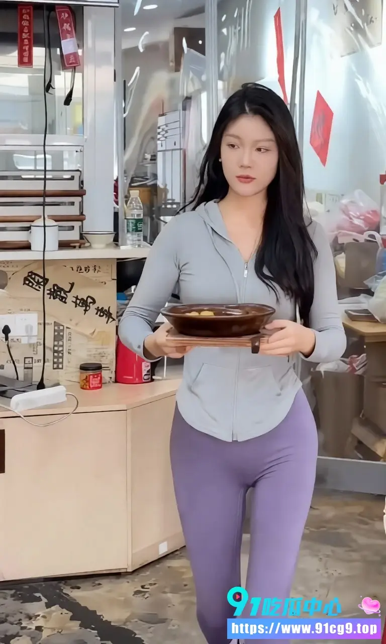 抖音博主 釜悦轩砂锅羊肉串主理人 饭店老板娘人妻 骚穴摩擦桌角自慰 巨大反差让人血脉喷张 (1).webp