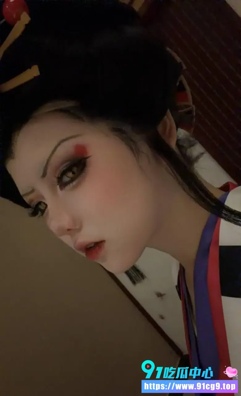 郑州著名coser课余时间去网吧帮人口交 到酒店被金主SM调教后入猛操 黑丝绑缚机器高潮私拍 看得人血脉喷张!6.webp