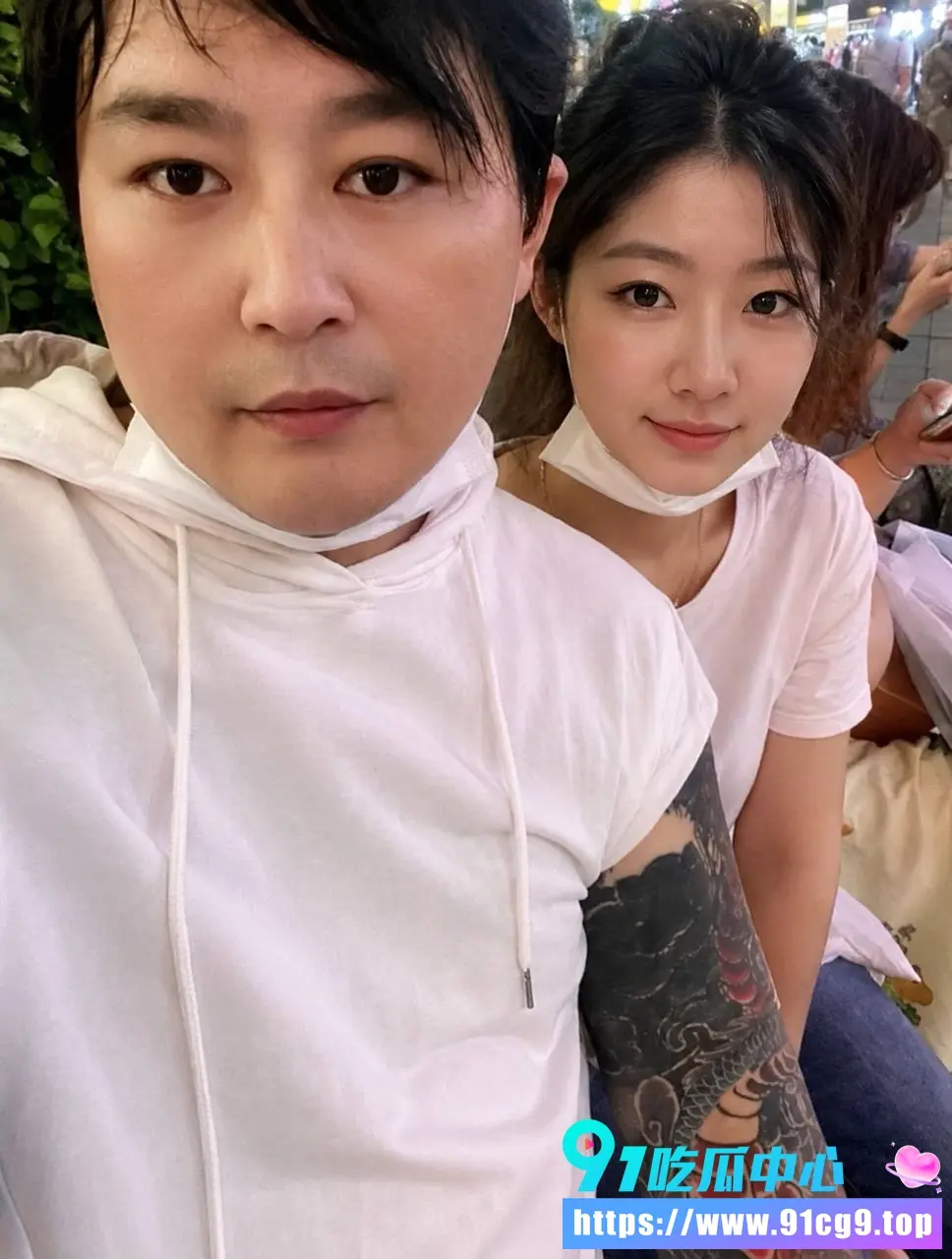 2026最让人心痛的男人 妻子乳腺癌去世后整理手机发现20年出轨尹忠 私密视频聊天记录全曝光 20年绿帽实锤 (3).webp