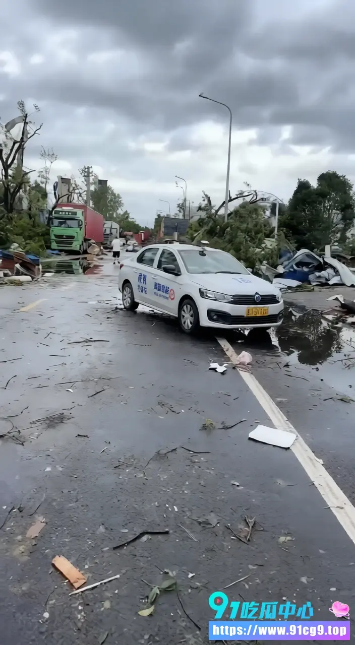 湖北东部极端强对流天气致11人死亡1人失联 黄石黄冈等多地遭13级大风龙卷风袭击 救援力量紧急集结一线 (2).webp