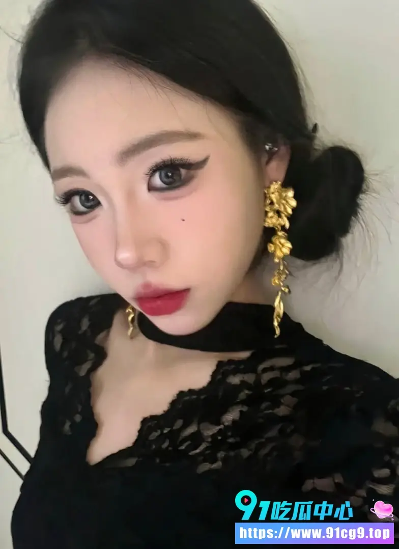 天津大学抖音网红 emlly 口交侍奉金主爸爸 表情淫荡视频流出_3.webp
