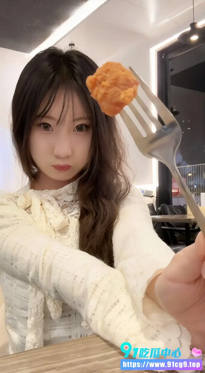 独家爆料社交软件Tinder 约到河北刚毕业小美女 完美身材主动女上位骚爆了 (4).webp