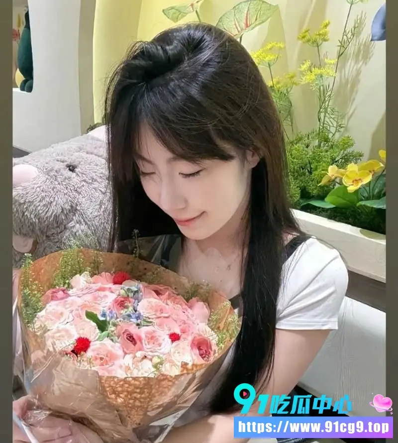 珠海科技学院学生妹 张雪 私密视频流出 表面高颜值乖乖女 私下这么浪!? (5).webp
