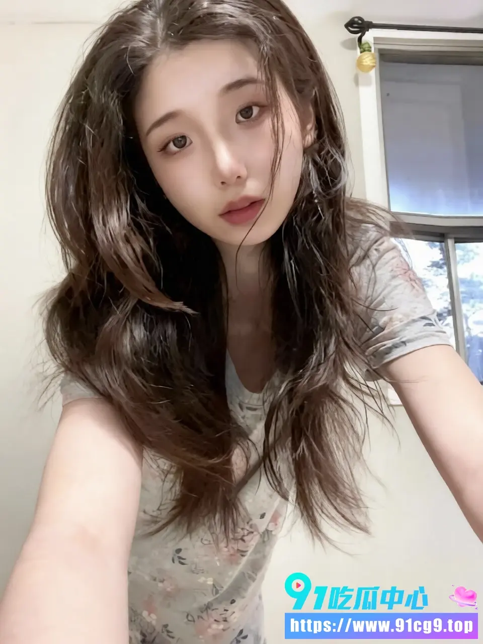 女大学生纯情面具下的私密时刻 这组私拍自慰掰骚穴视频合集真的太顶了🤤 (2).webp