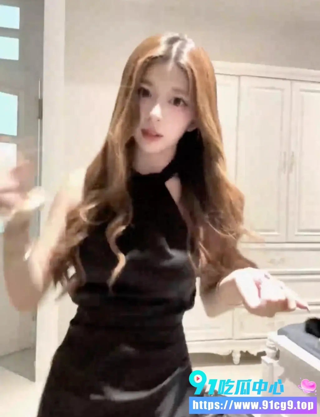 投稿曝光 江西大学经济系学姐Sarah 私下里竟然这么野?😱 (1).webp