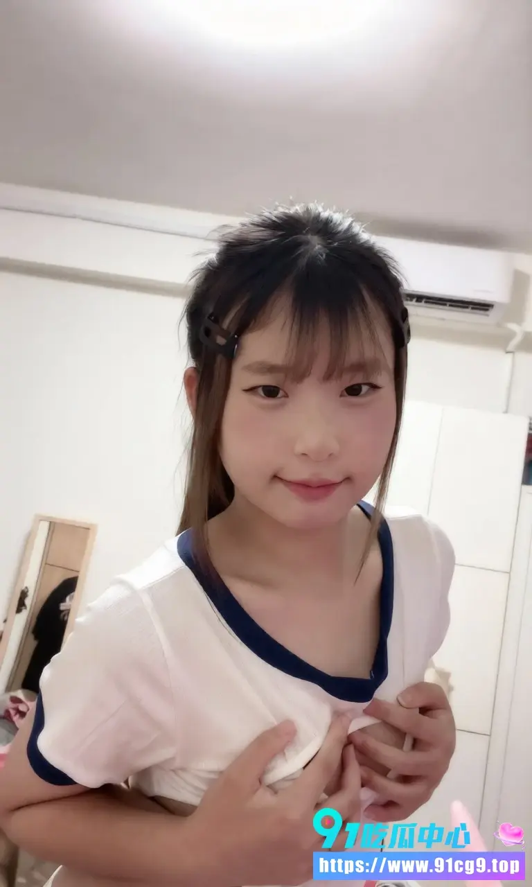 超漂亮大学生 鹿欣 自拍全裸露脸照片发男友 男友直接上门送成年大礼 多体位无套猛干骚穴 (1).webp