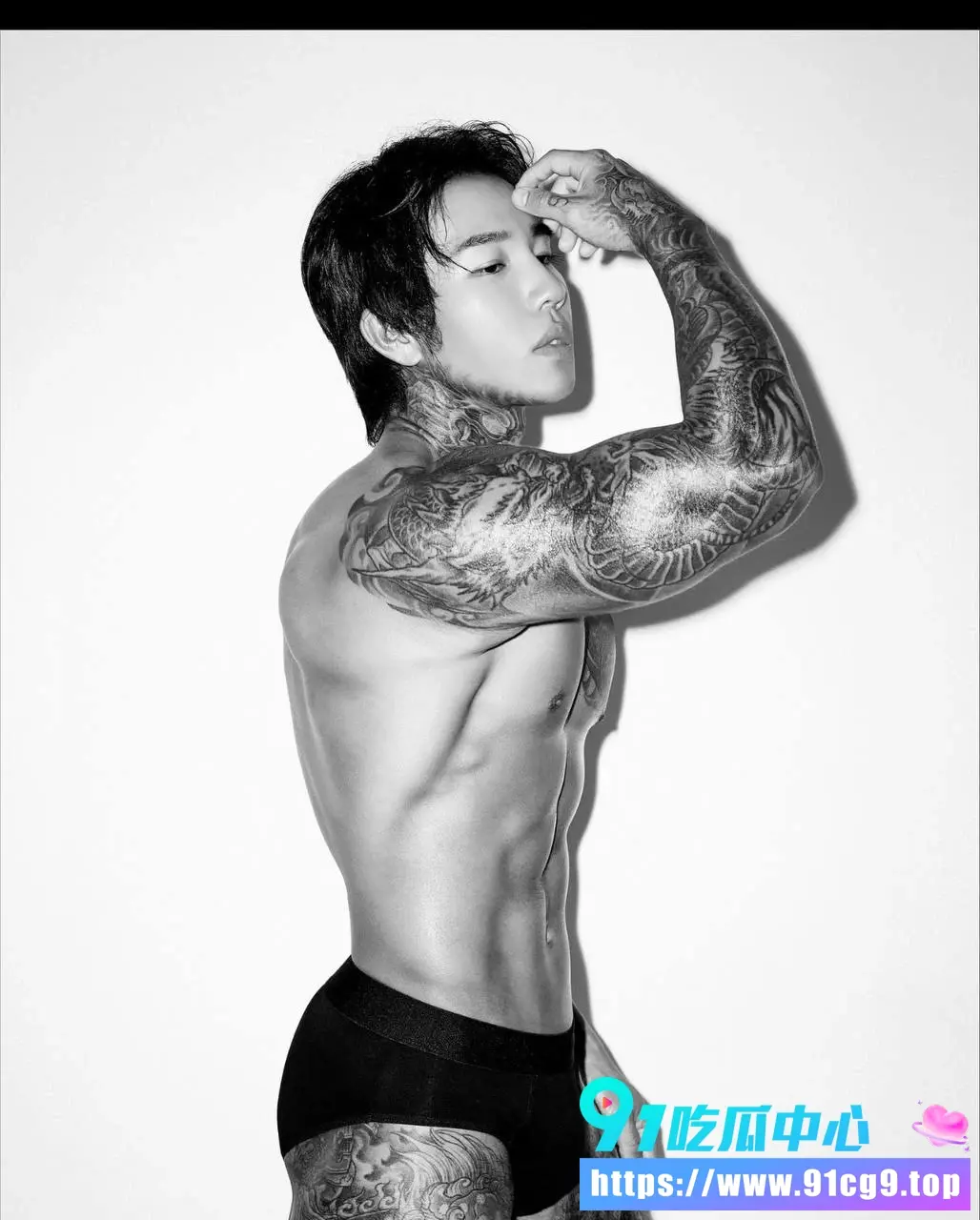 X平台爆火韩国网红Louis_korea 从39万粉丝gay圈男神 到芭提雅落网 300g K粉+不雅视频被抓! (4).webp