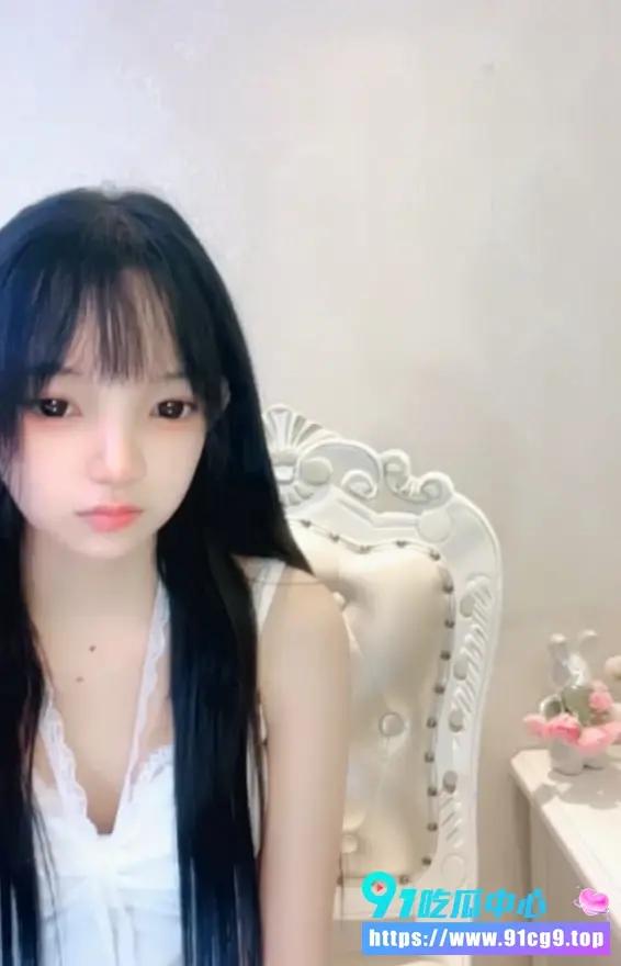 仙女感十足冷白皮大学生下海直播 被富哥网调戴跳蛋裸舞 震动棒抽插 看得兄弟们血脉喷张!5.webp