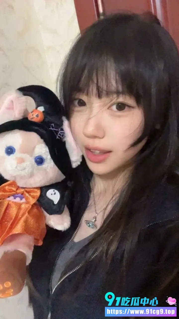 福建19岁眼镜嫩妹 马妍琪 素颜反差婊和男友激战自录 每一下都干得稀疏骚逼又红又肿 (2).webp