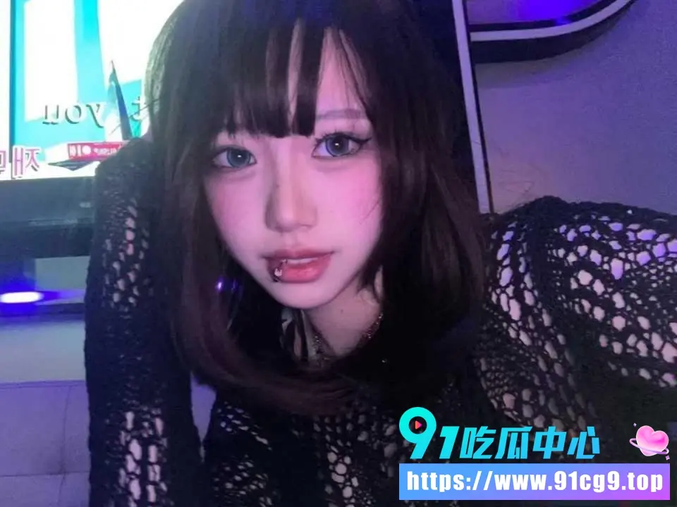福建19岁眼镜嫩妹 马妍琪 素颜反差婊和男友激战自录 每一下都干得稀疏骚逼又红又肿 (5).webp