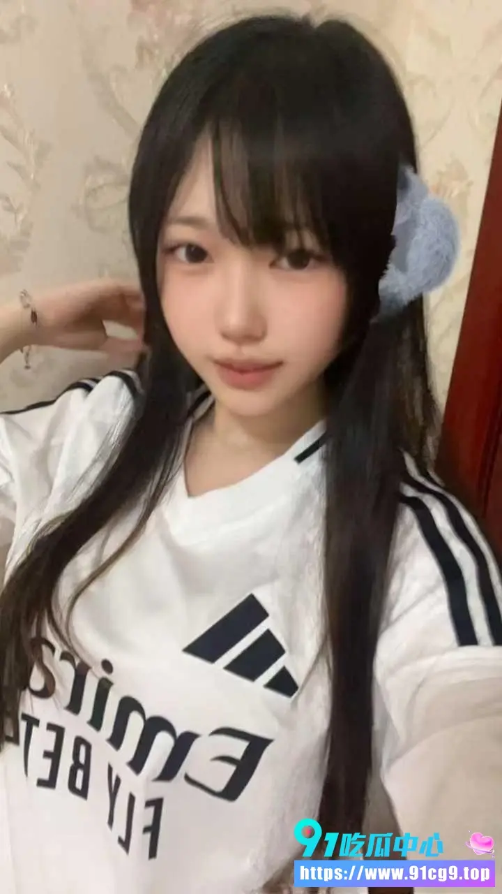 福建19岁眼镜嫩妹 马妍琪 素颜反差婊和男友激战自录 每一下都干得稀疏骚逼又红又肿 (4).webp