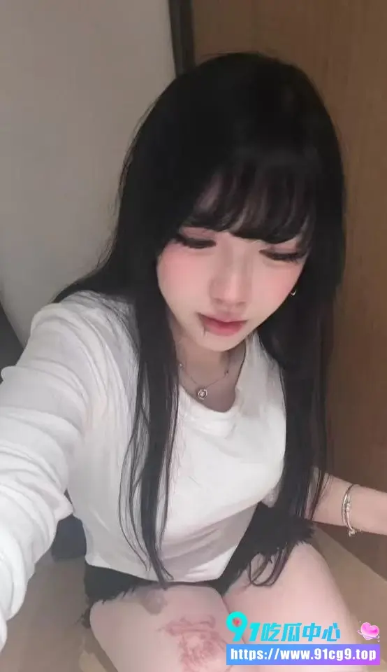 福建19岁眼镜嫩妹 马妍琪 素颜反差婊和男友激战自录 每一下都干得稀疏骚逼又红又肿 (3).webp
