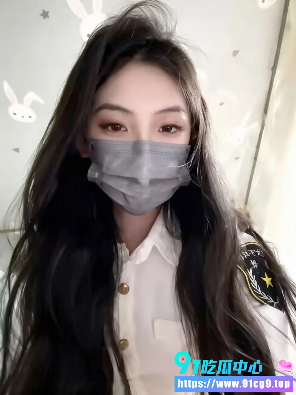 抖音极品网红 亲亲小渝 私密付费一对一裸聊视频流出 露脸玉足掰穴自慰又乖又骚 (1).webp