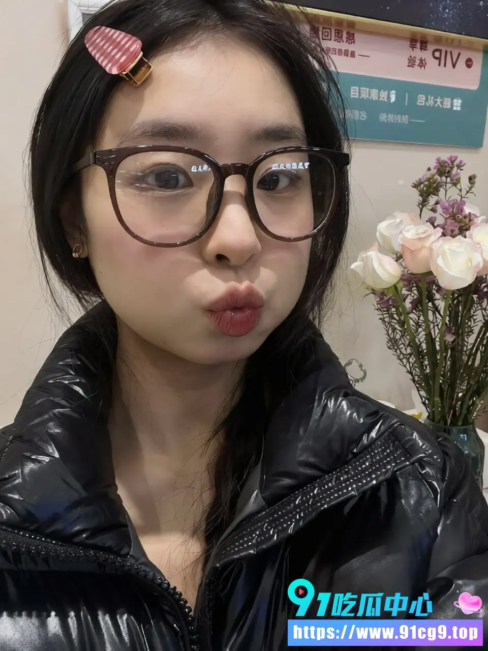 山东济南大学生与富二代男友在酒店内射完 回家还要在车里疯狂揉乳拍摄尺度大到离谱 (2).webp