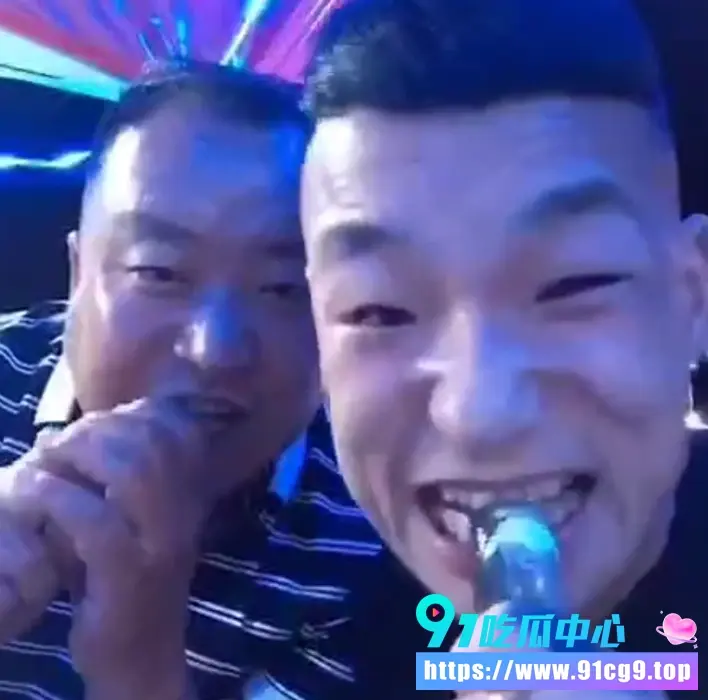 社会你胜哥回来了老铁们还记得这个快手祖师级狠人生吃老鼠 (6).webp