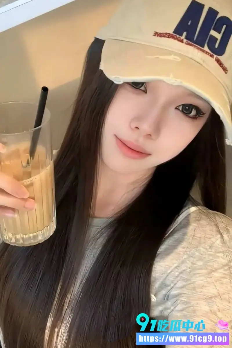 钓鱼大爷挠破头也想不到的好事儿🎣高颜值妹子全裸在旁观看 诱惑满满 (1).webp