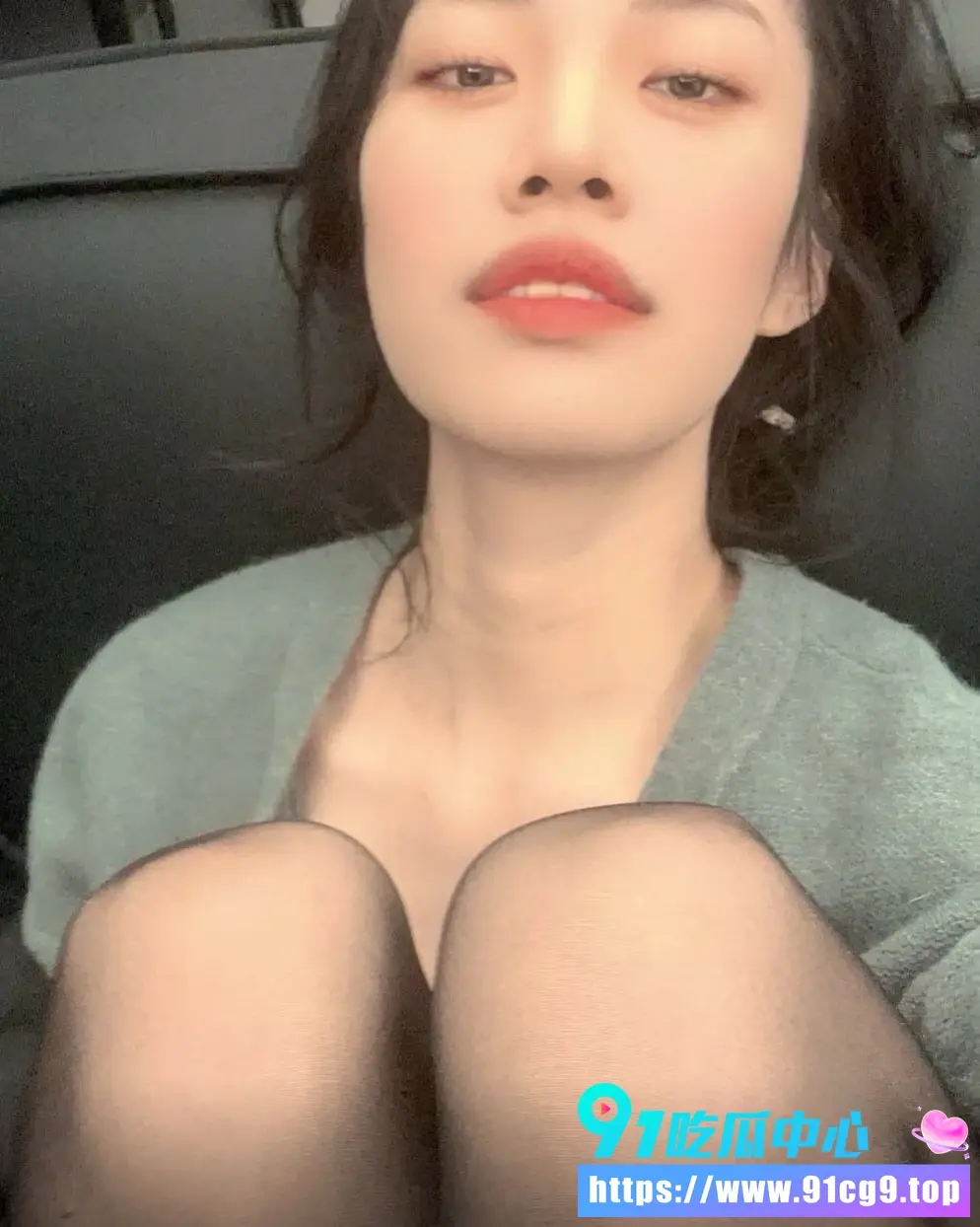 高颜值苗条白肤眼镜婊黑长直制服少女 多段自拍骚秀+做爱视频合辑!💥反差感爆表 (5).webp
