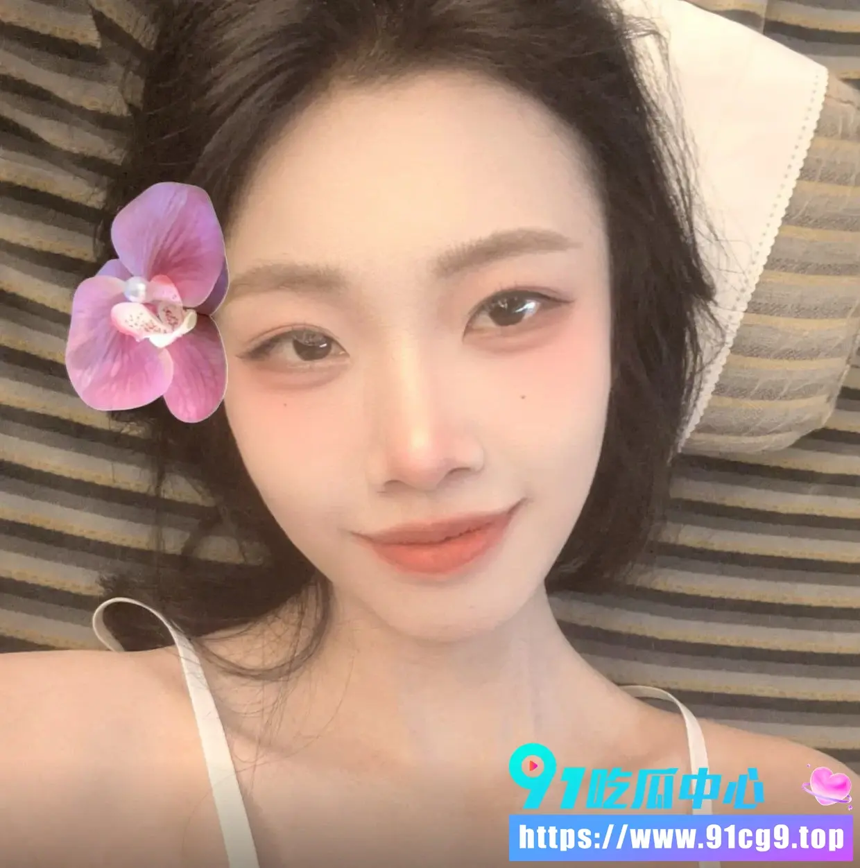 高颜值苗条白肤眼镜婊黑长直制服少女 多段自拍骚秀+做爱视频合辑!💥反差感爆表 (4).webp