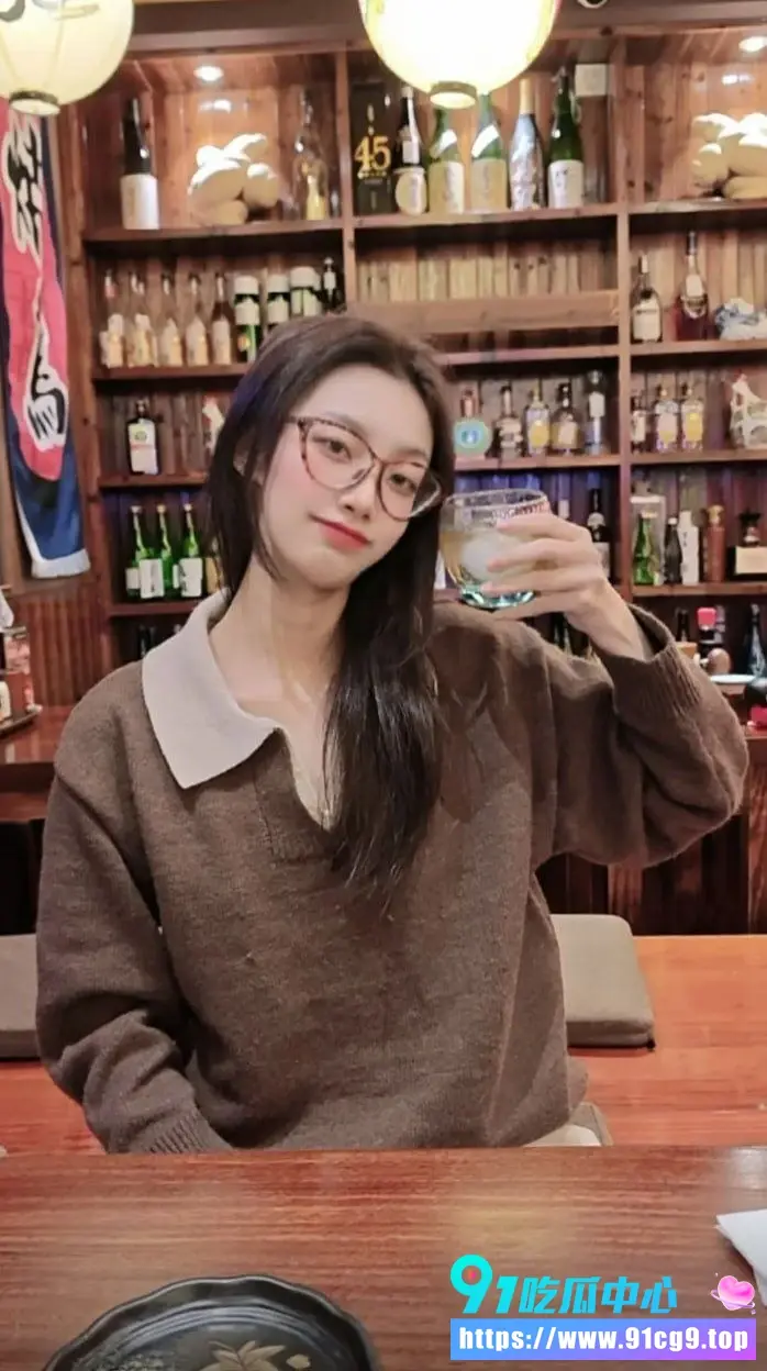 高颜值苗条白肤眼镜婊黑长直制服少女 多段自拍骚秀+做爱视频合辑!💥反差感爆表 (3).webp