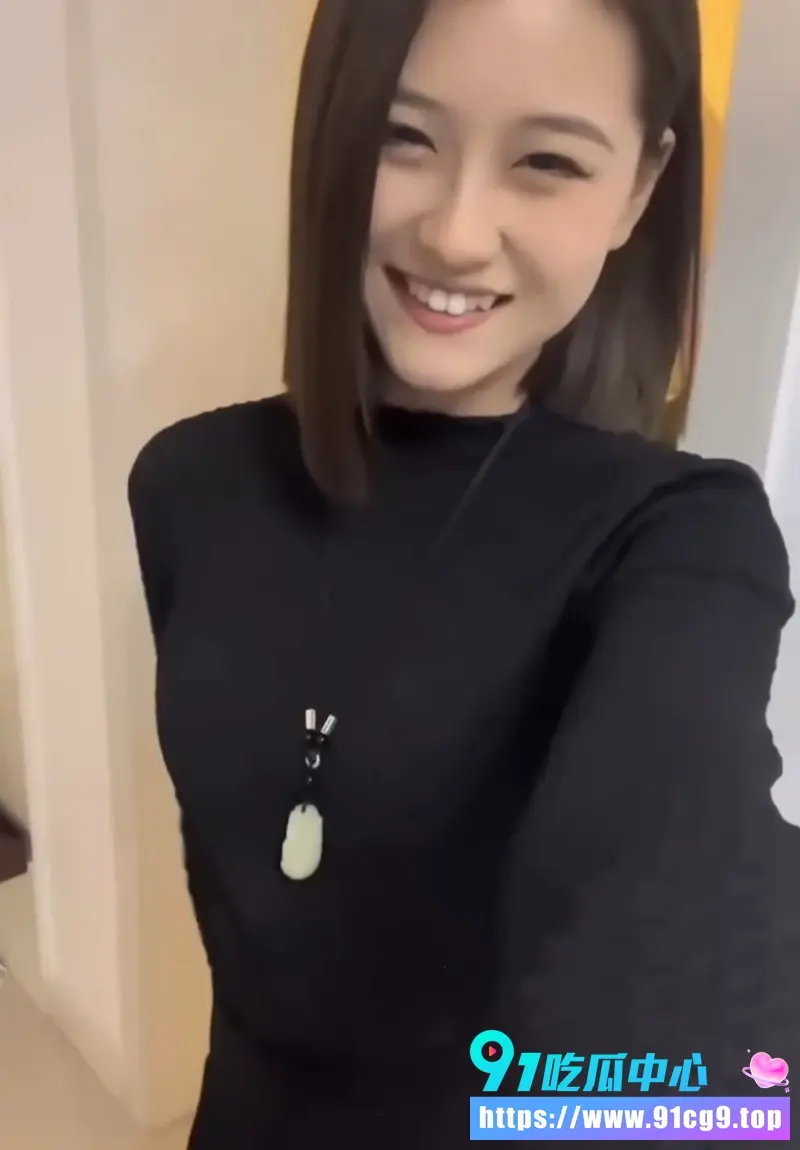 辽宁传媒学院郭奕函 高颜值校园女神性爱视频流出 激情3P 巨屌后入疯狂暴力打桩6.webp