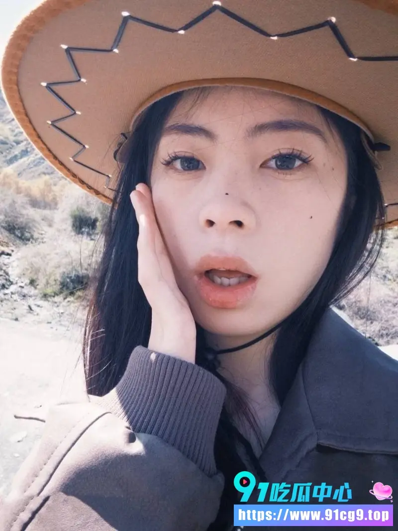 高颜值清纯美少女情侣自拍激情视频惨遭渣男曝光 白丝口交太会玩1.webp