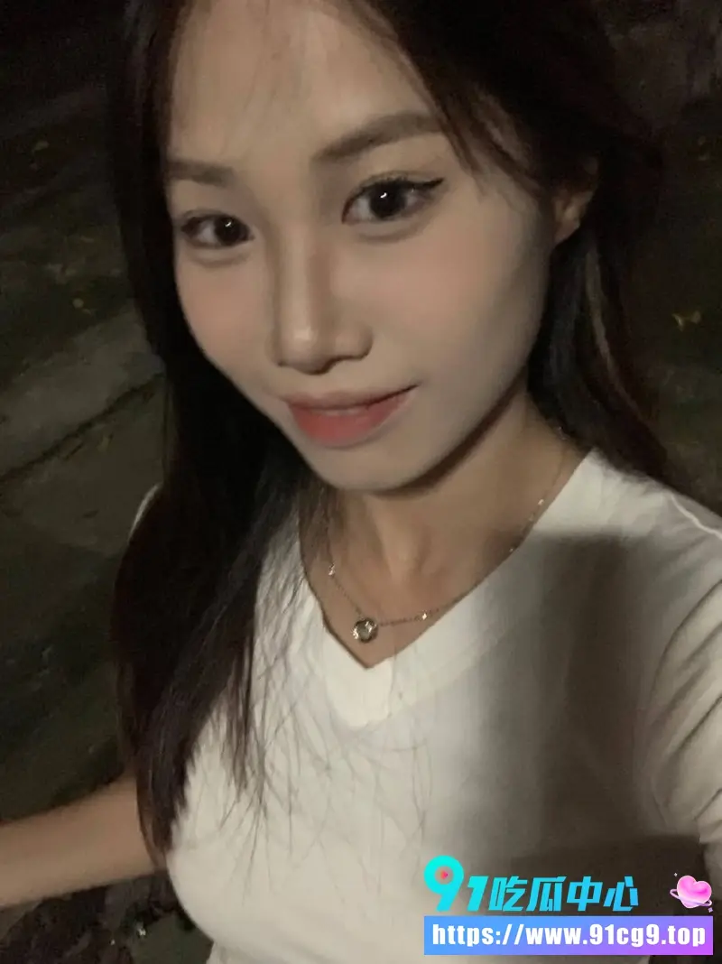 留学生薇薇性爱视频流出 反差骚母狗深喉口交 把男友鸡巴吃得油光水滑太骚了2.webp
