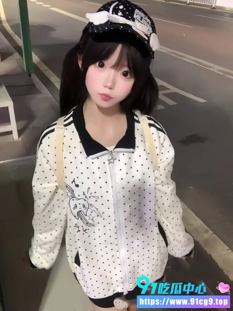 成都商学院大四 宋依依 下海私密视频曝光 清纯学姐翘臀后入狂操反差太骚1.webp