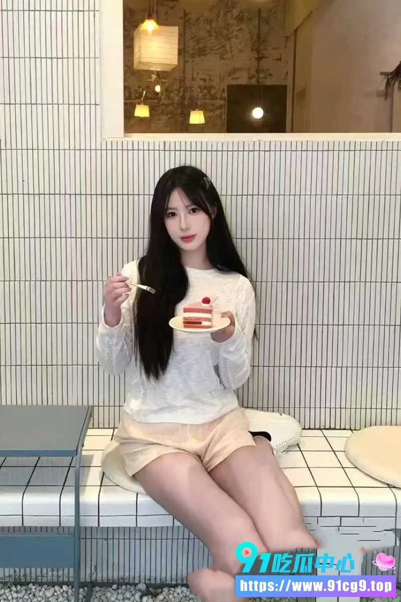 顶级反差婊 小桃 厨房野战SM新片 狗爹后入爆操蕾丝吊带 (3).webp