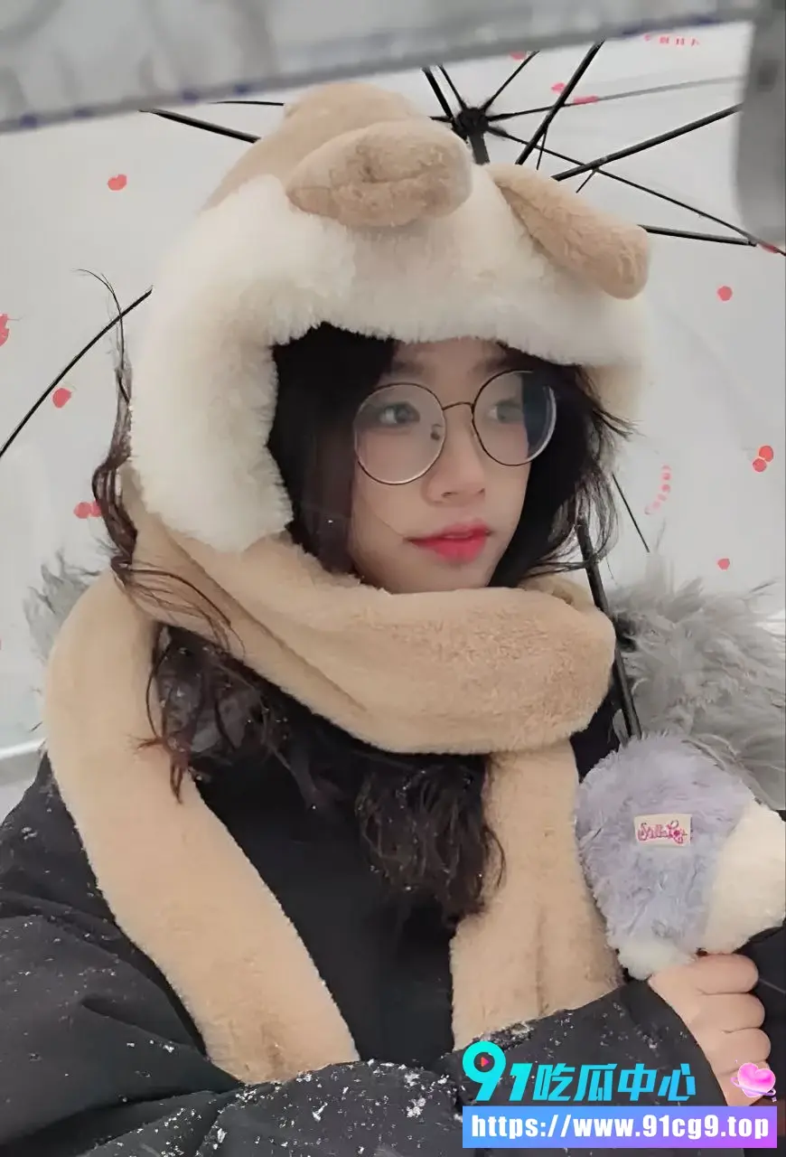 成都甜美少女徐静然露脸被男友调教 跪地深喉口交足交 叫床超诱人看完根本把持不住!6.webp