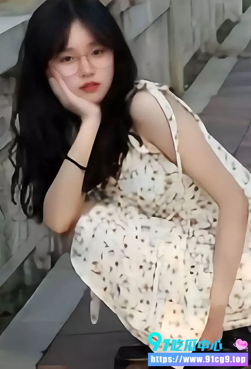 成都甜美少女徐静然露脸被男友调教 跪地深喉口交足交 叫床超诱人看完根本把持不住!4.webp