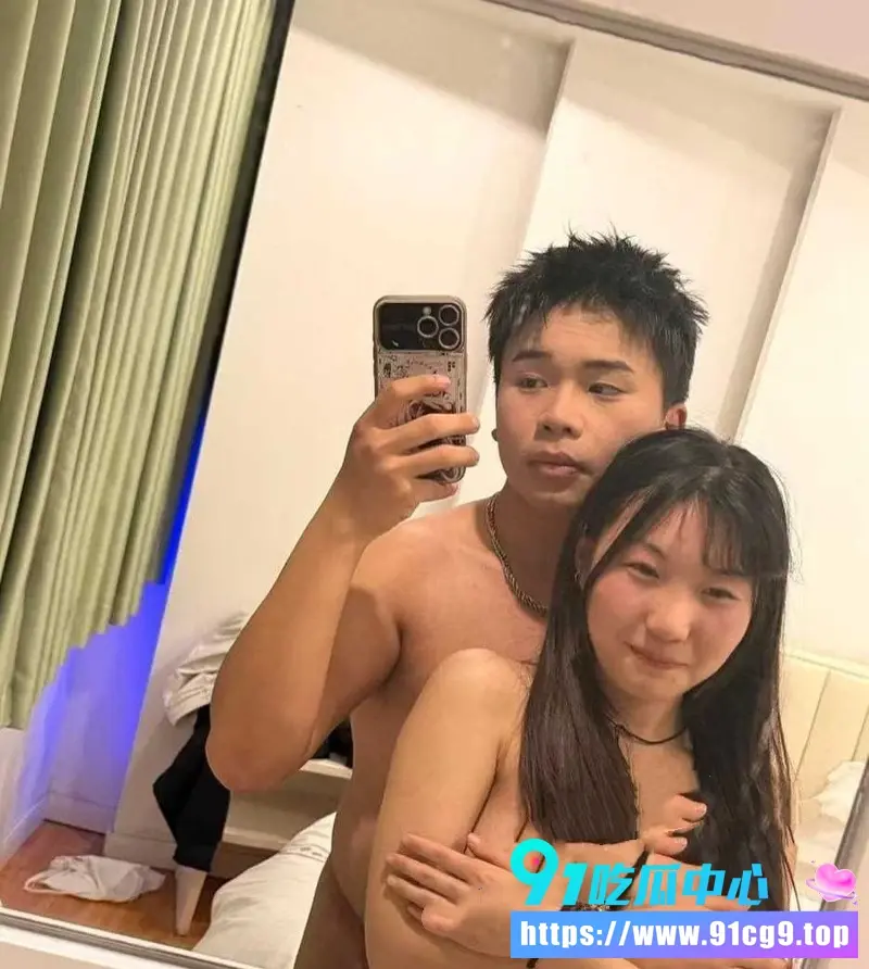 安徽师范大学清纯女大学生 张琪琪 为学长口交纯享版 拍视频与舍友炫耀 (3).webp