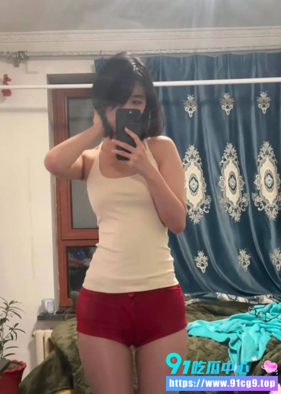 反差短发母狗 行简 !黑丝鱼网高跟后翘臀疯狂诱惑 简直是男人的精盆! (8).webp