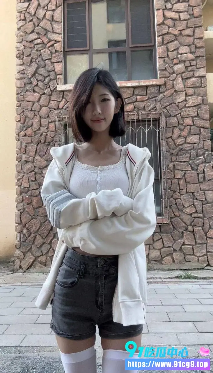 反差短发母狗 行简 !黑丝鱼网高跟后翘臀疯狂诱惑 简直是男人的精盆! (6).webp