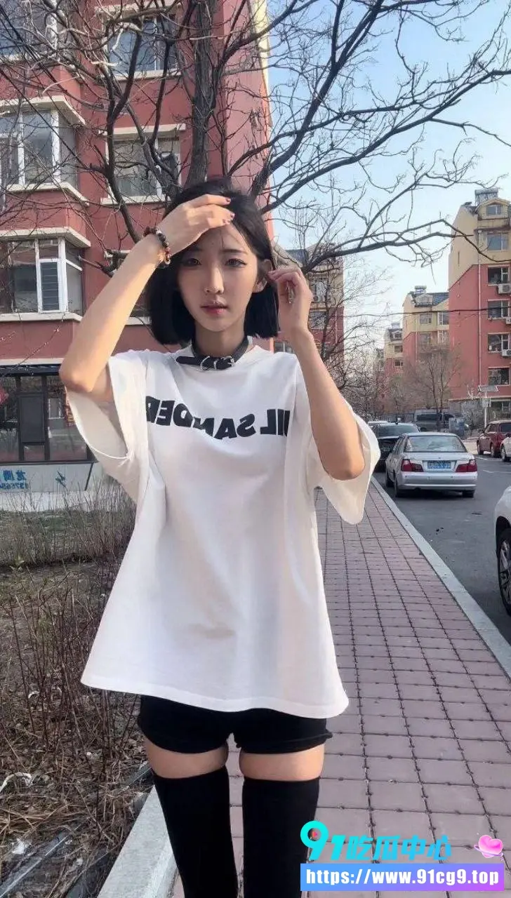 反差短发母狗 行简 !黑丝鱼网高跟后翘臀疯狂诱惑 简直是男人的精盆! (5).webp