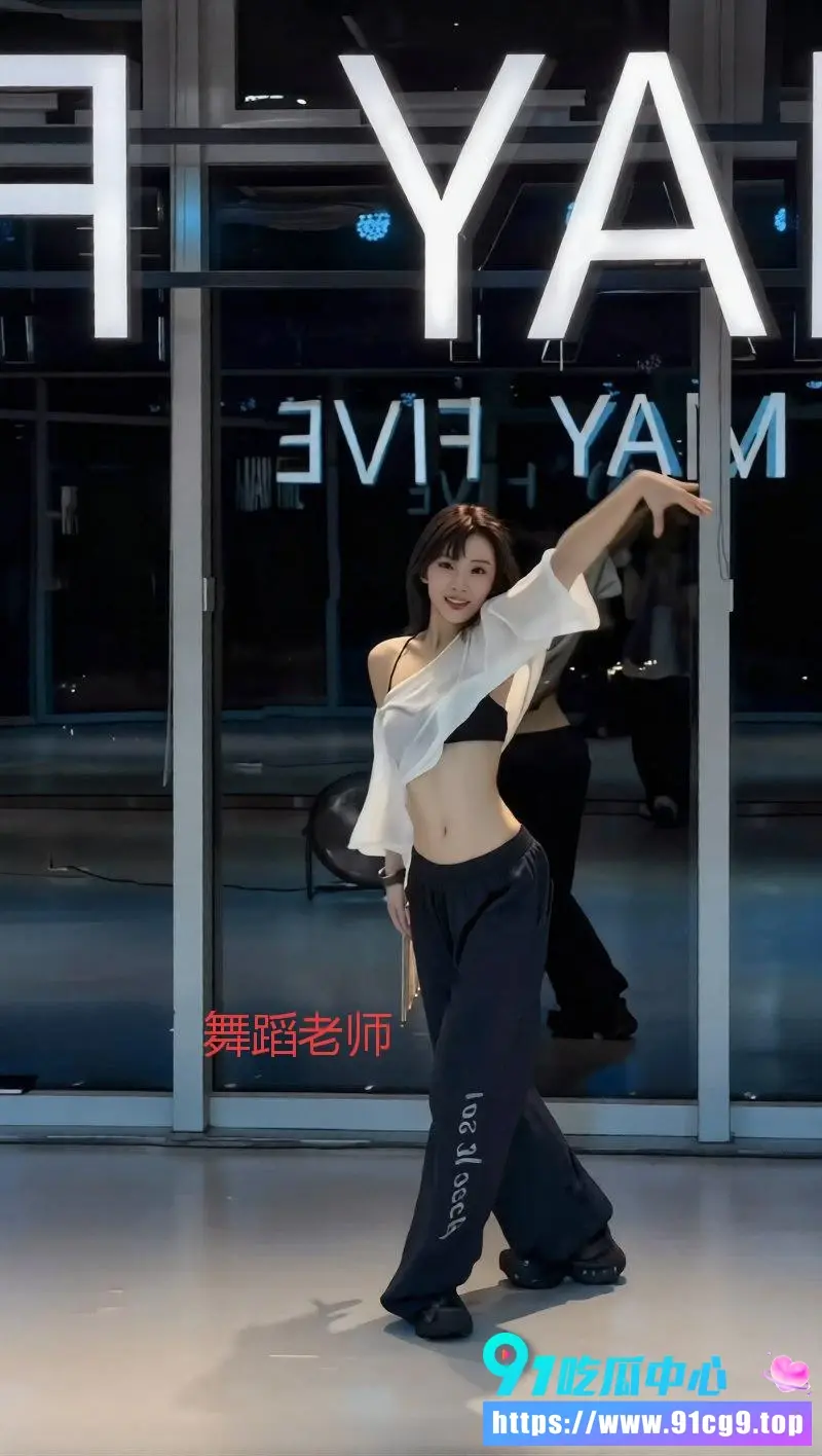 抖音百万网红兼短剧女演员胡诗桐控诉男友校草出轨多人 怒爆聊天记录欺骗感情彻底崩溃 (3).webp
