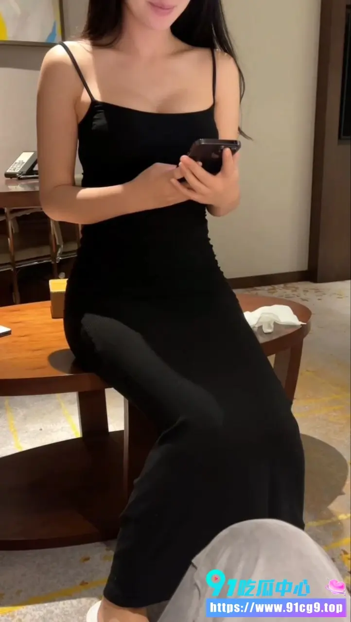 极品黑丝长发美女反差福利 黑纱情趣内衣被猛插骚穴 优雅外表下的放开尺度拉满8.webp