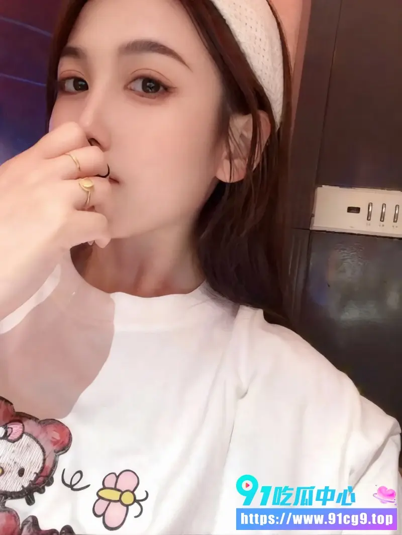 浙江宁波骚女李晶 不雅自拍视频流出 舔吸大鸡巴表情到位 浪叫媚入魂! (2).webp
